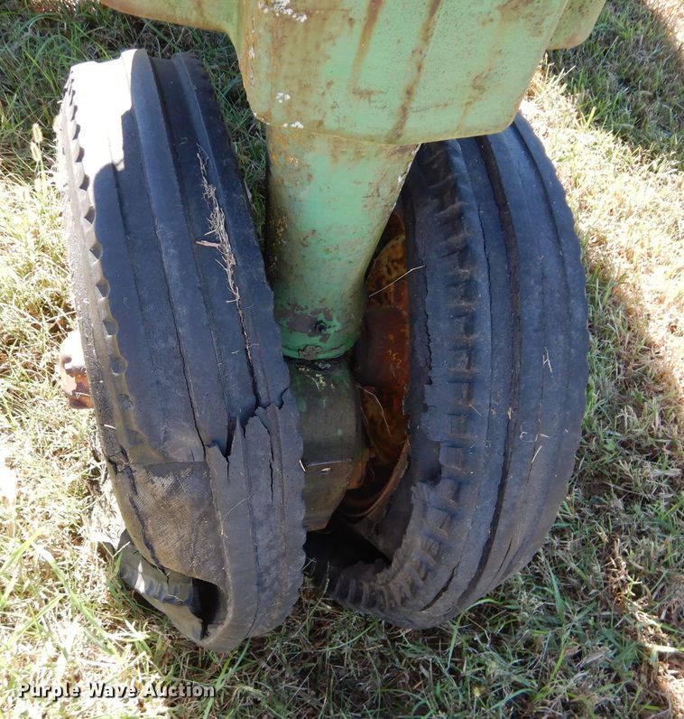 image for item DM0641 John Deere G  tractor