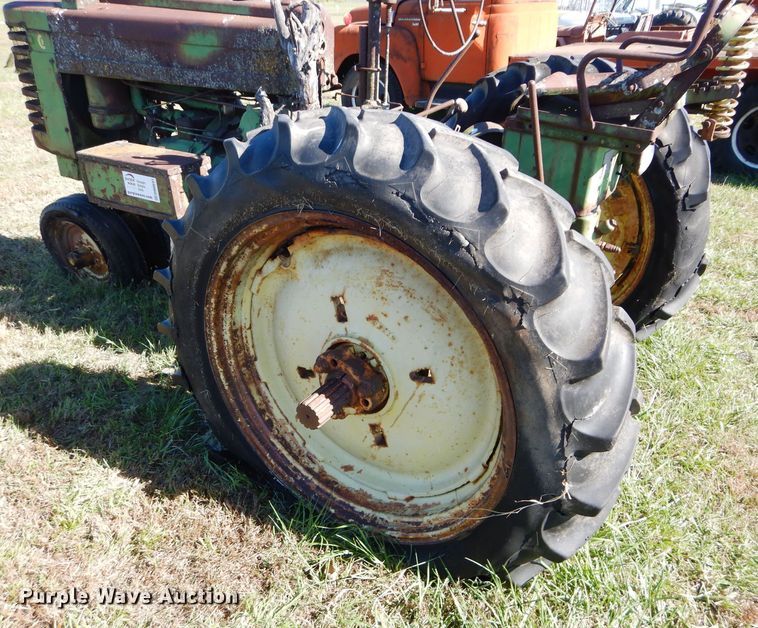 image for item DM0641 John Deere G  tractor