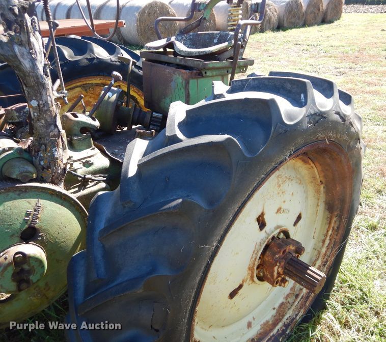 image for item DM0641 John Deere G  tractor