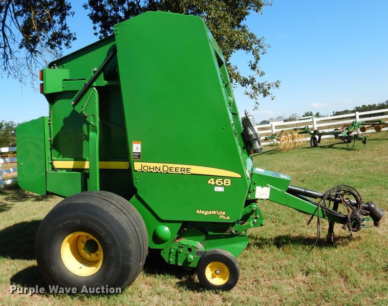 image for item DM5220 2011 John Deere 468  round baler