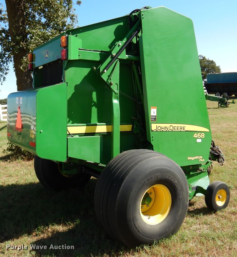 image for item DM5220 2011 John Deere 468  round baler