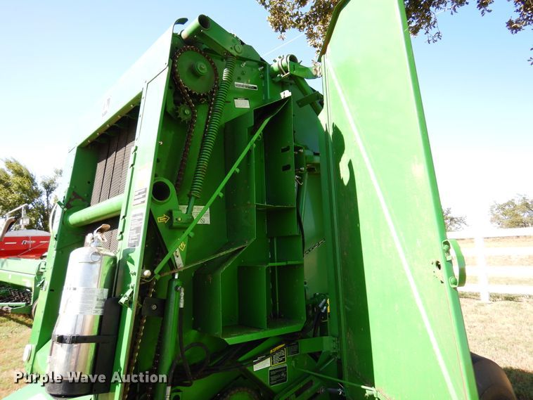 image for item DM5220 2011 John Deere 468  round baler