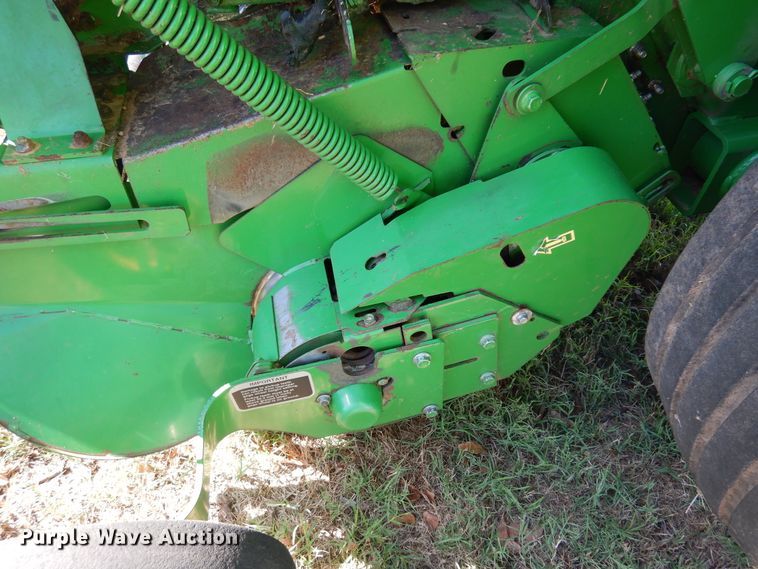 image for item DM5220 2011 John Deere 468  round baler