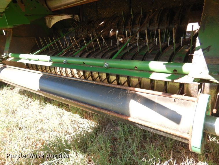 image for item DM5220 2011 John Deere 468  round baler