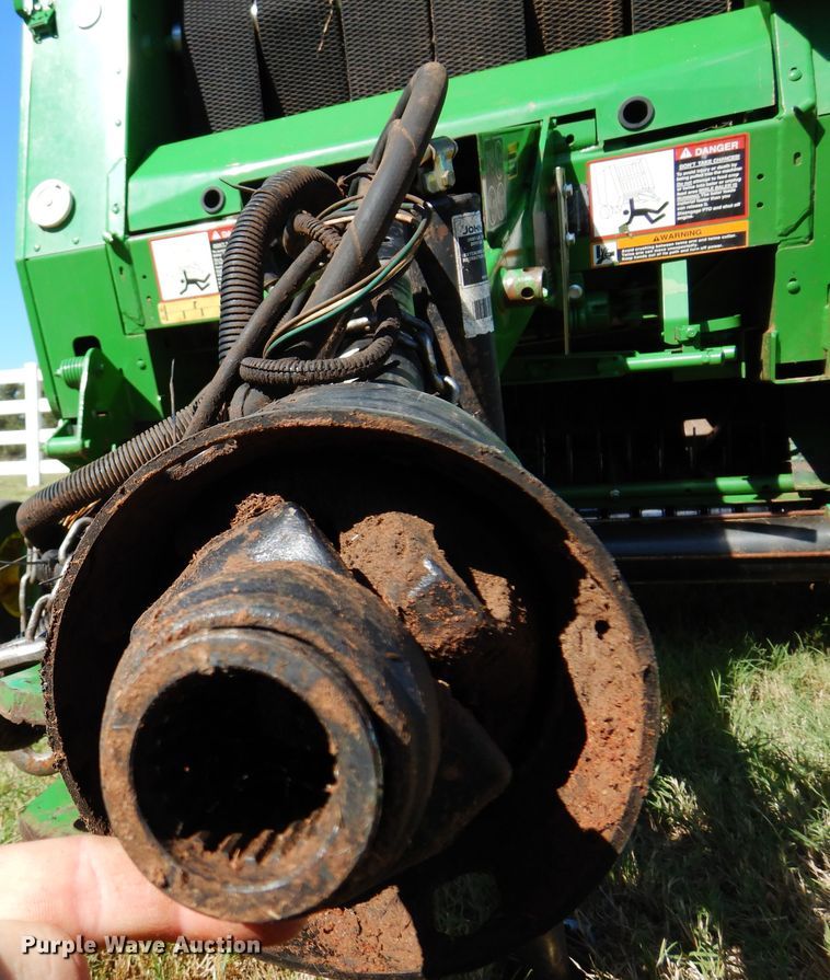 image for item DM5220 2011 John Deere 468  round baler