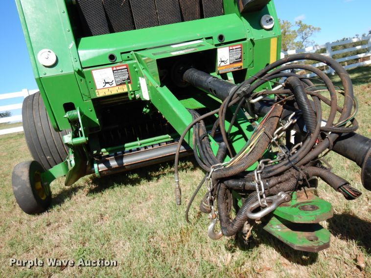 image for item DM5220 2011 John Deere 468  round baler