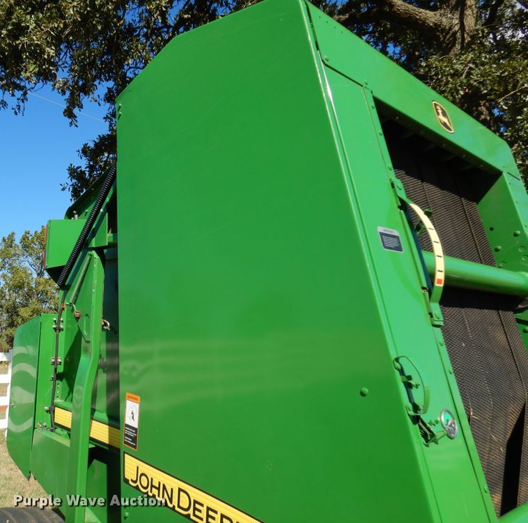 image for item DM5220 2011 John Deere 468  round baler