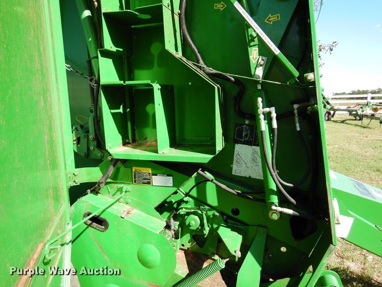 image for item DM5220 2011 John Deere 468  round baler