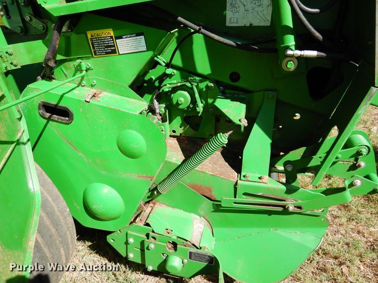 image for item DM5220 2011 John Deere 468  round baler