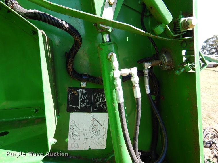 image for item DM5220 2011 John Deere 468  round baler