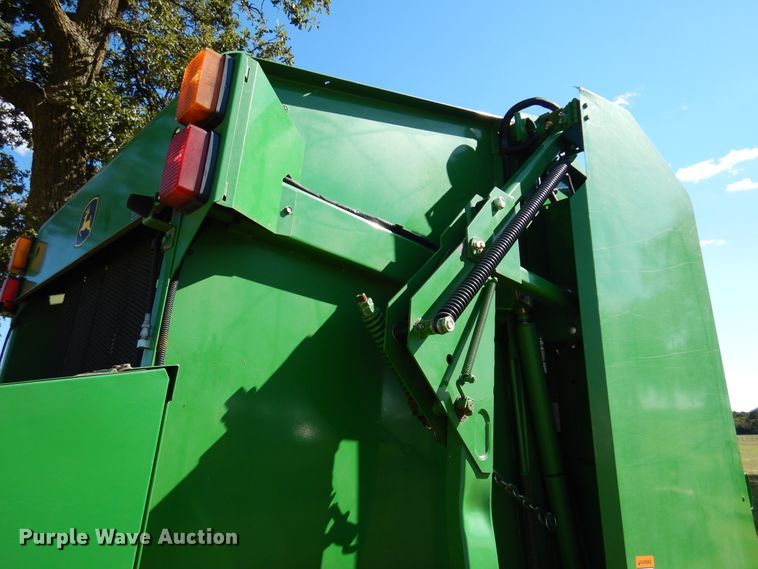 image for item DM5220 2011 John Deere 468  round baler