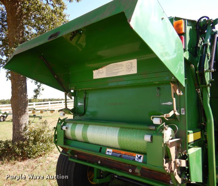 image for item DM5220 2011 John Deere 468  round baler