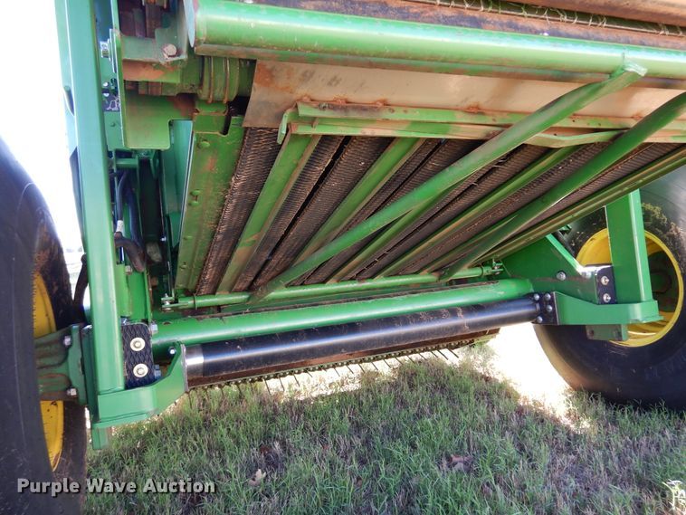 image for item DM5220 2011 John Deere 468  round baler