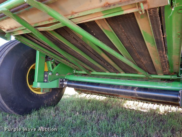 image for item DM5220 2011 John Deere 468  round baler