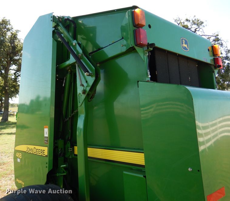 image for item DM5220 2011 John Deere 468  round baler