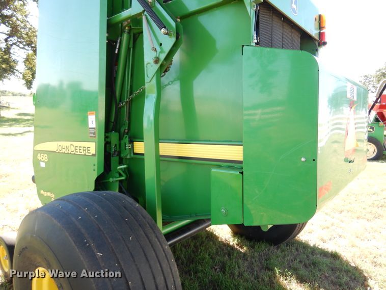 image for item DM5220 2011 John Deere 468  round baler