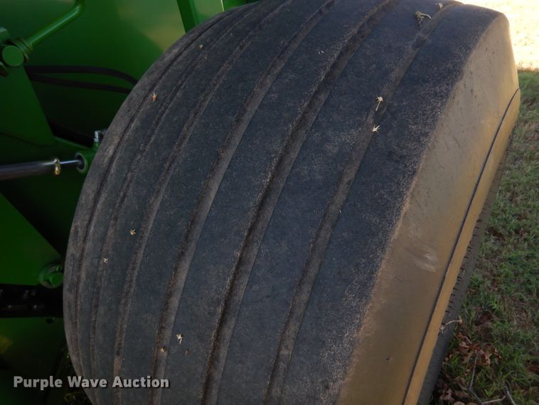 image for item DM5220 2011 John Deere 468  round baler