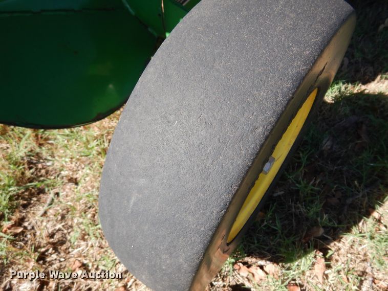 image for item DM5220 2011 John Deere 468  round baler