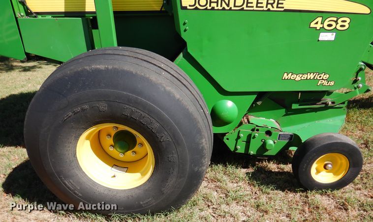 image for item DM5220 2011 John Deere 468  round baler