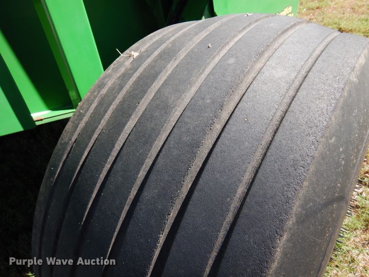 image for item DM5220 2011 John Deere 468  round baler