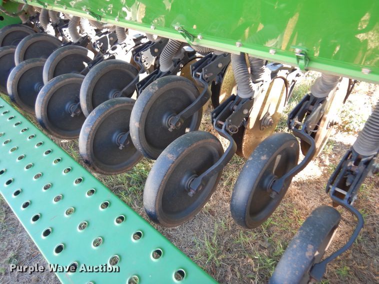 image for item DM5222 John Deere BD1113  grain drill