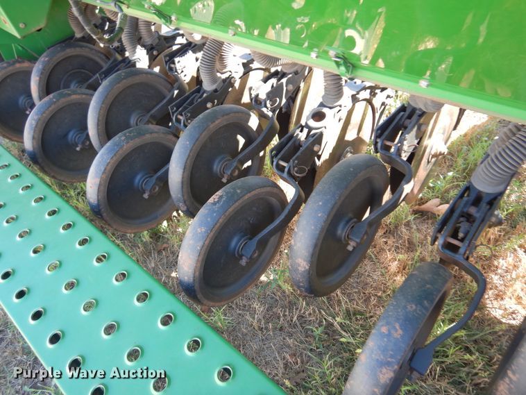 image for item DM5222 John Deere BD1113  grain drill