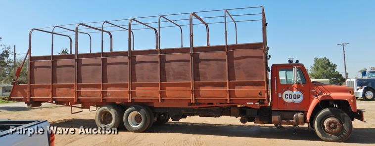 image for item DM8999 1980 International F1954  cotton module truck