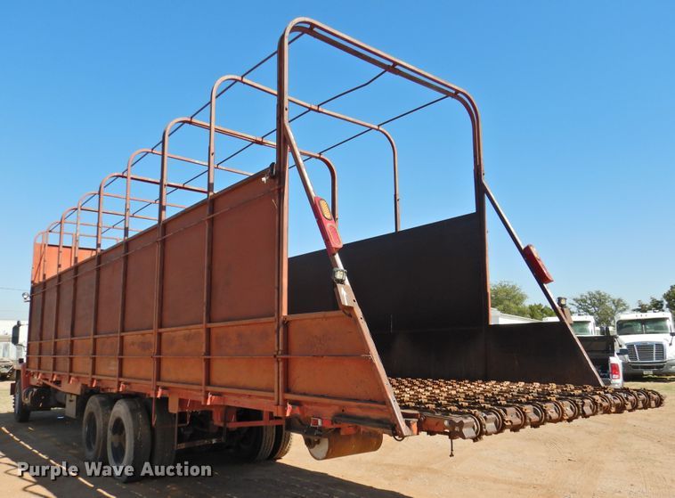 image for item DM8999 1980 International F1954  cotton module truck