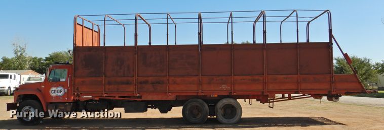 image for item DM8999 1980 International F1954  cotton module truck