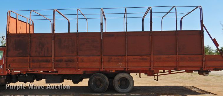 image for item DM8999 1980 International F1954  cotton module truck