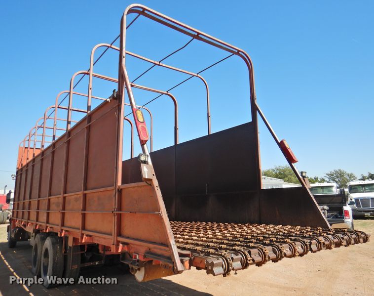 image for item DM8999 1980 International F1954  cotton module truck