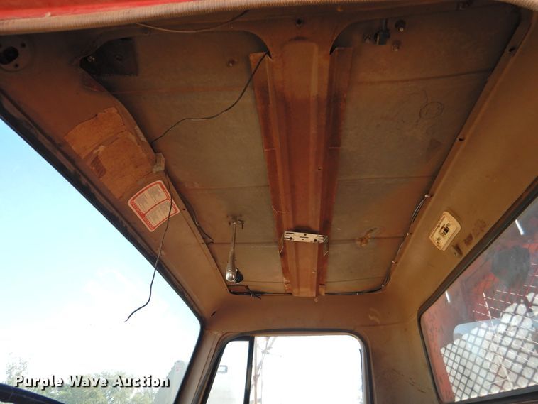 image for item DM8999 1980 International F1954  cotton module truck