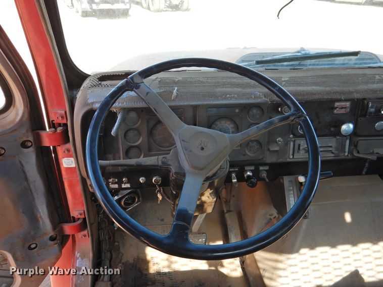 image for item DM8999 1980 International F1954  cotton module truck