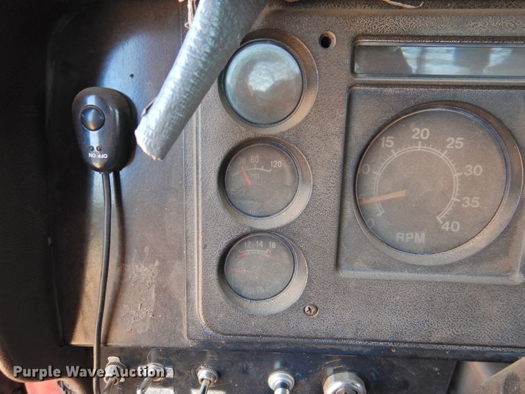 image for item DM8999 1980 International F1954  cotton module truck