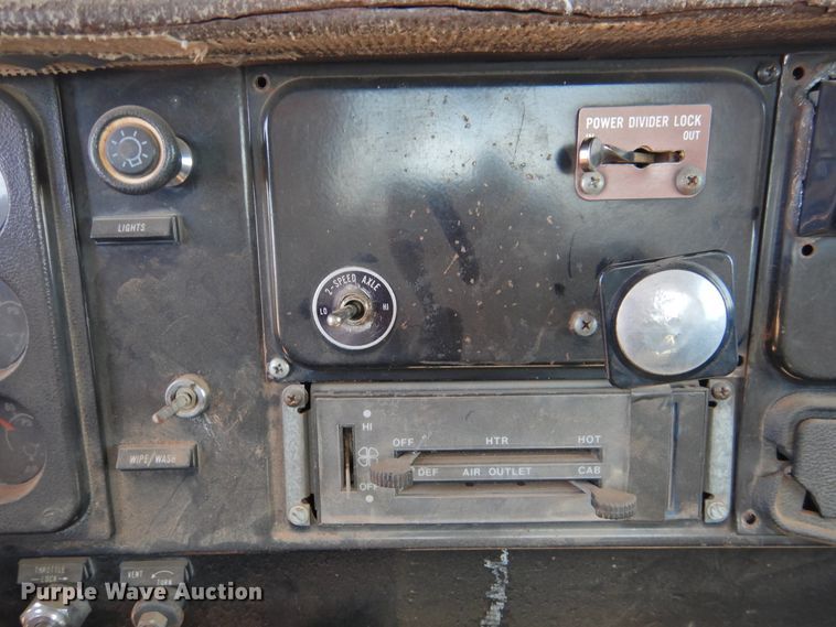 image for item DM8999 1980 International F1954  cotton module truck