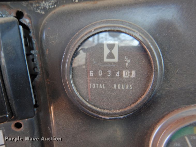 image for item DM8999 1980 International F1954  cotton module truck