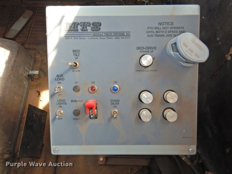 image for item DM8999 1980 International F1954  cotton module truck