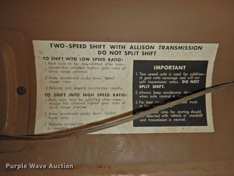 image for item DM8999 1980 International F1954  cotton module truck