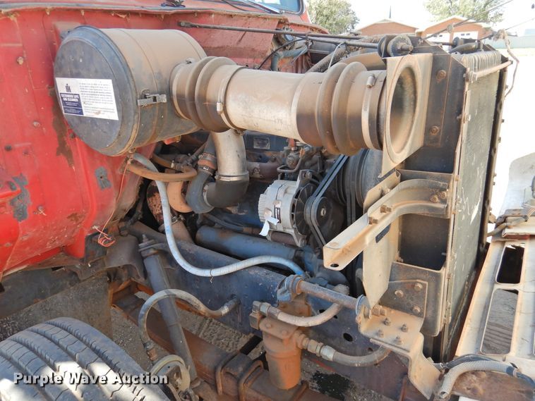 image for item DM8999 1980 International F1954  cotton module truck