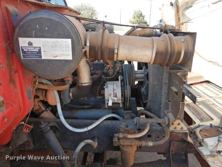 image for item DM8999 1980 International F1954  cotton module truck