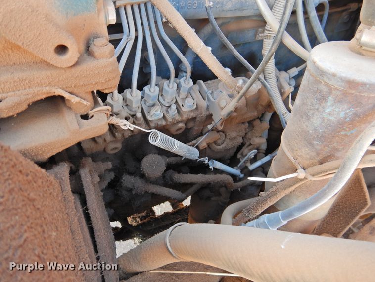 image for item DM8999 1980 International F1954  cotton module truck