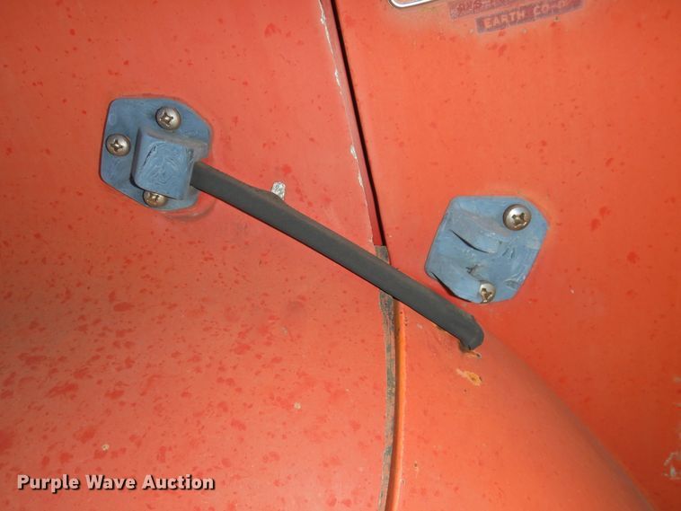 image for item DM8999 1980 International F1954  cotton module truck