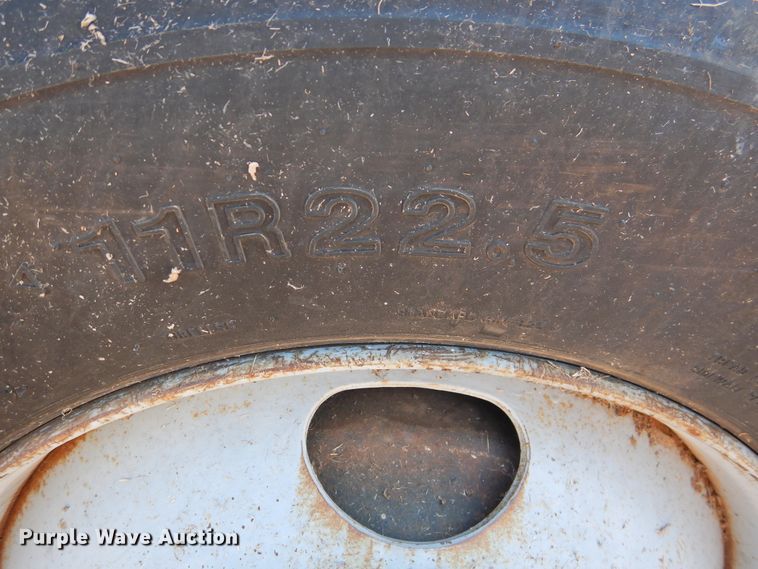 image for item DM8999 1980 International F1954  cotton module truck