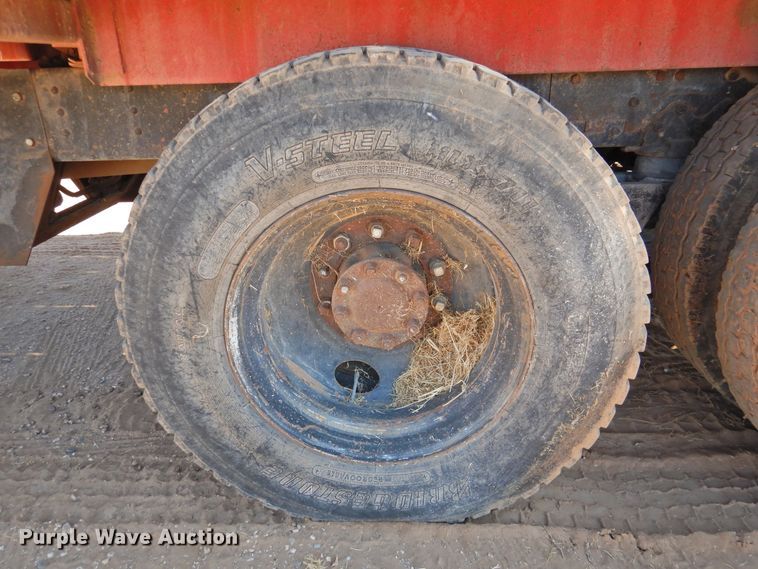 image for item DM8999 1980 International F1954  cotton module truck