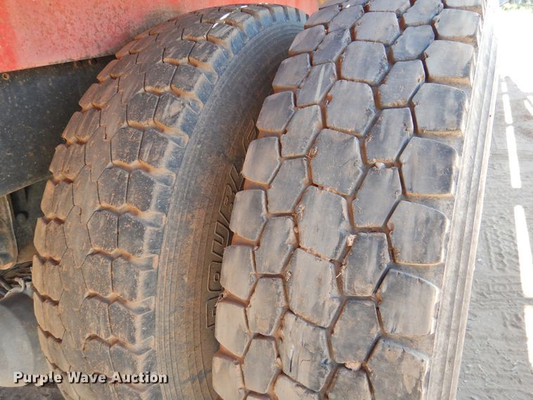 image for item DM8999 1980 International F1954  cotton module truck