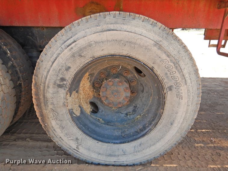 image for item DM8999 1980 International F1954  cotton module truck