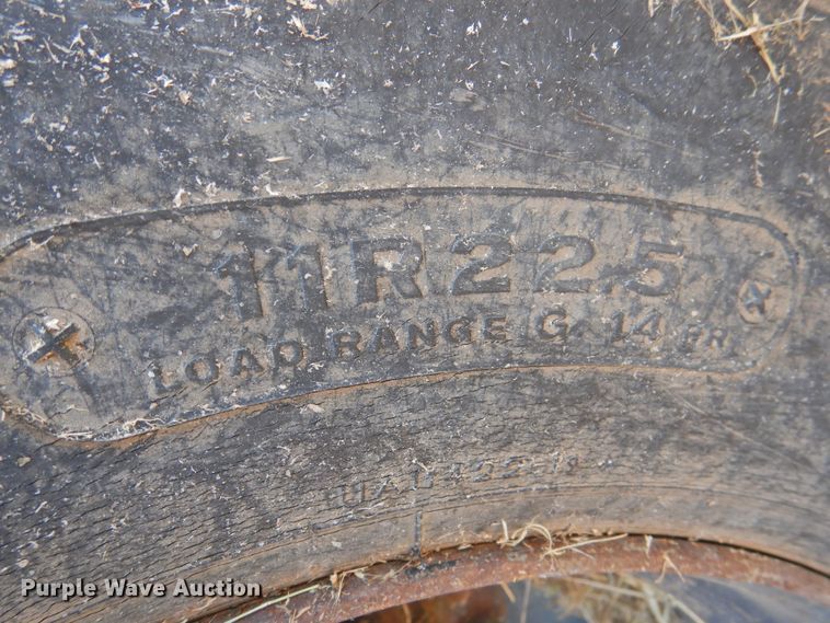 image for item DM8999 1980 International F1954  cotton module truck