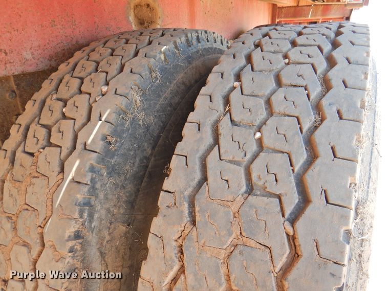 image for item DM8999 1980 International F1954  cotton module truck