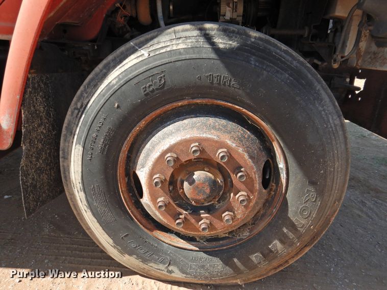 image for item DM8999 1980 International F1954  cotton module truck