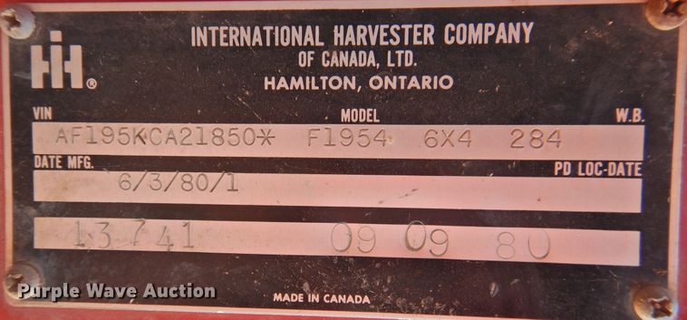 image for item DM8999 1980 International F1954  cotton module truck